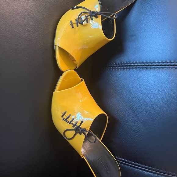 Gucci Yellow and Black Stiletto Heels - Picture 2 of 6